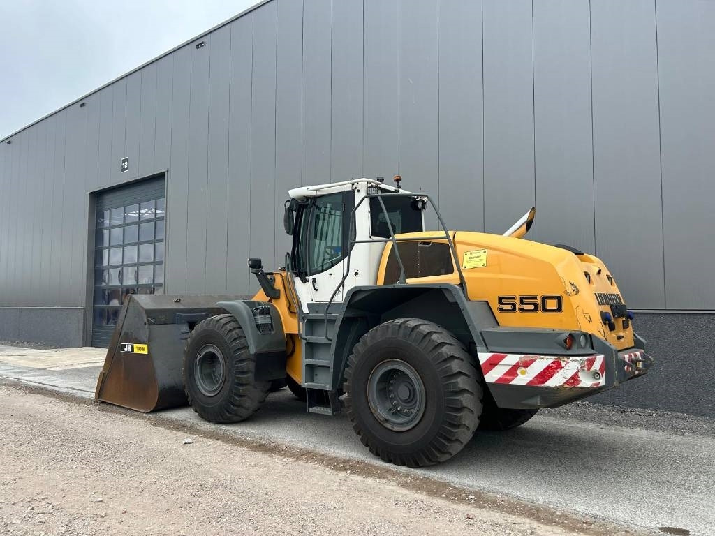 Liebherr L 550 (Comes with High-tip - Mit Hochkipper) - 휠 로더 : 사진 3 Liebherr L 550 (Comes with High-tip - Mit Hochkipper) - 휠 로더 : 사진 3