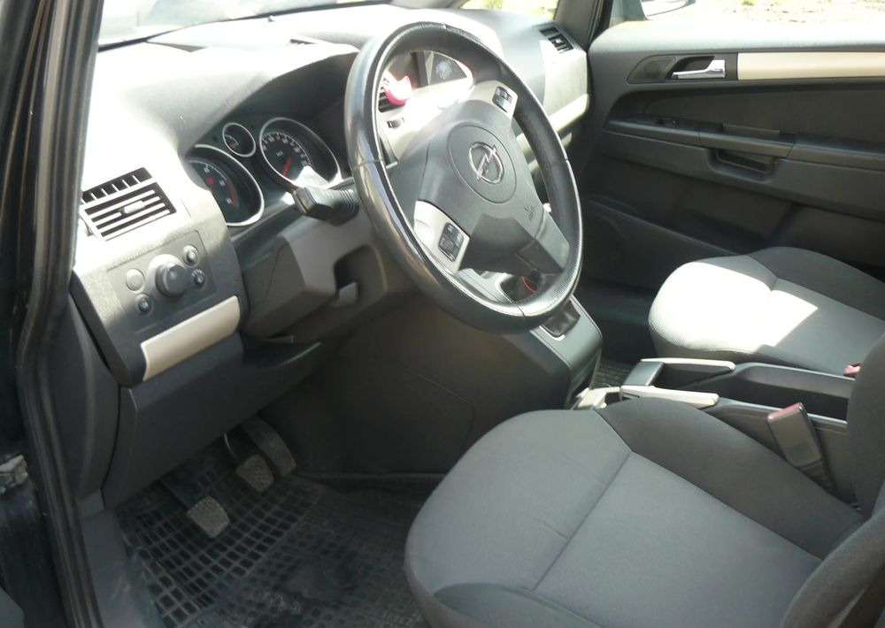 Opel Zafira 1.9 CDTI Cosmo - SUV : 사진 5 Opel Zafira 1.9 CDTI Cosmo - SUV : 사진 5