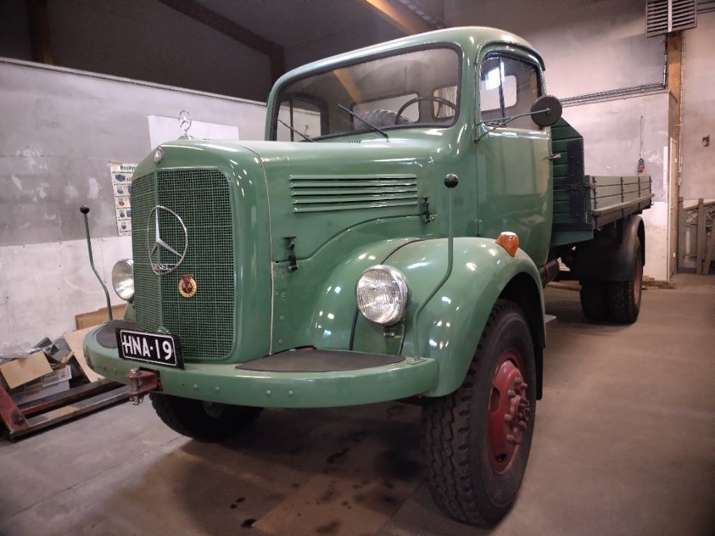 Mercedes-Benz 4x4 Kippilava,museo rekisterissä - 덤프트럭 : 사진 2 Mercedes-Benz 4x4 Kippilava,museo rekisterissä - 덤프트럭 : 사진 2