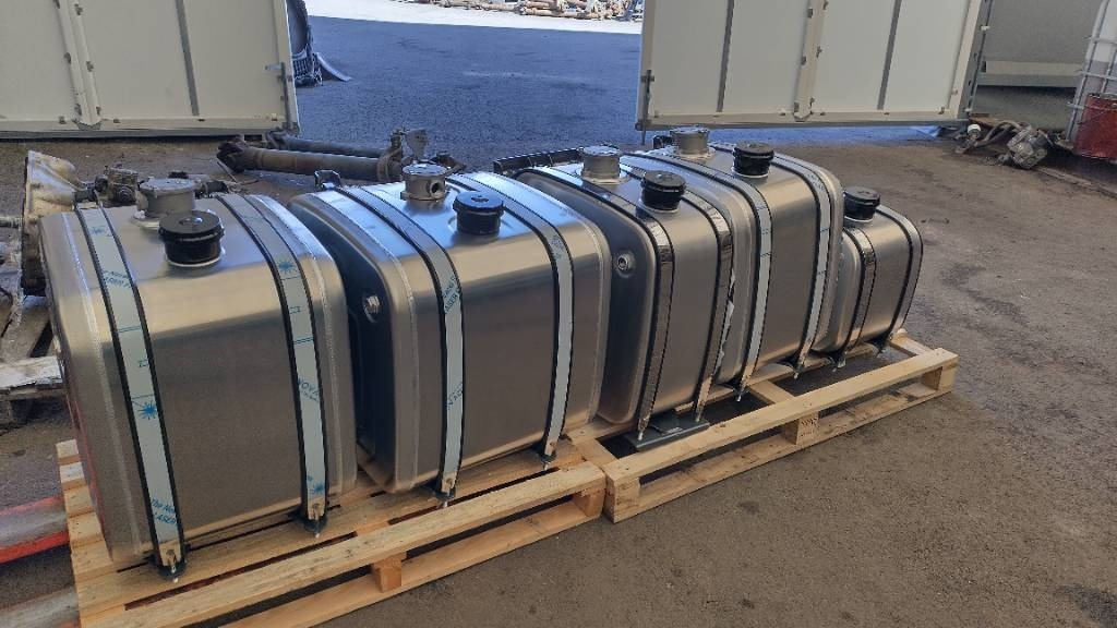 Osahyd Uusia hydrauliöljysäiliöitä - 유압 트럭 용 : 사진 1 Osahyd Uusia hydrauliöljysäiliöitä - 유압 트럭 용 : 사진 1