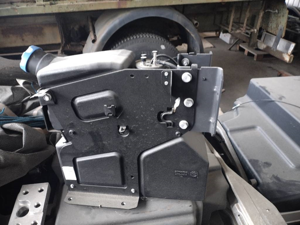 Volvo Adblue säiliö FL - 프레임/ 시 트럭 용 : 사진 4 Volvo Adblue säiliö FL - 프레임/ 시 트럭 용 : 사진 4