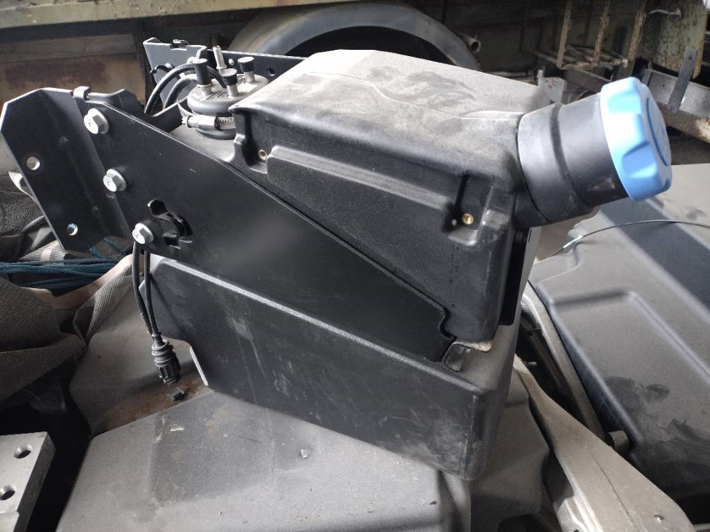 Volvo Adblue säiliö FL - 프레임/ 시 트럭 용 : 사진 1 Volvo Adblue säiliö FL - 프레임/ 시 트럭 용 : 사진 1