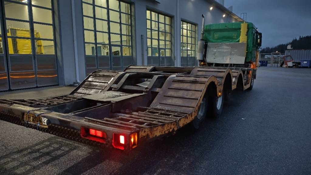 Volvo F16 8x2 metsäkone ritilä, rautajouset,hydr.perä - 목재 트럭 : 사진 4 Volvo F16 8x2 metsäkone ritilä, rautajouset,hydr.perä - 목재 트럭 : 사진 4