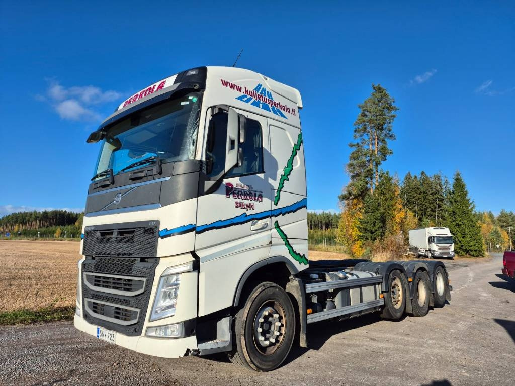 Volvo FH500 8x2 alusta - 캡 새시 트럭 : 사진 1 Volvo FH500 8x2 alusta - 캡 새시 트럭 : 사진 1