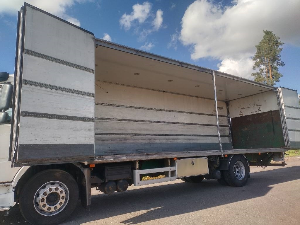 Volvo FM9 4x2 8,40m pitkä kylkiaukeava kori - 박스 트럭 : 사진 3 Volvo FM9 4x2 8,40m pitkä kylkiaukeava kori - 박스 트럭 : 사진 3