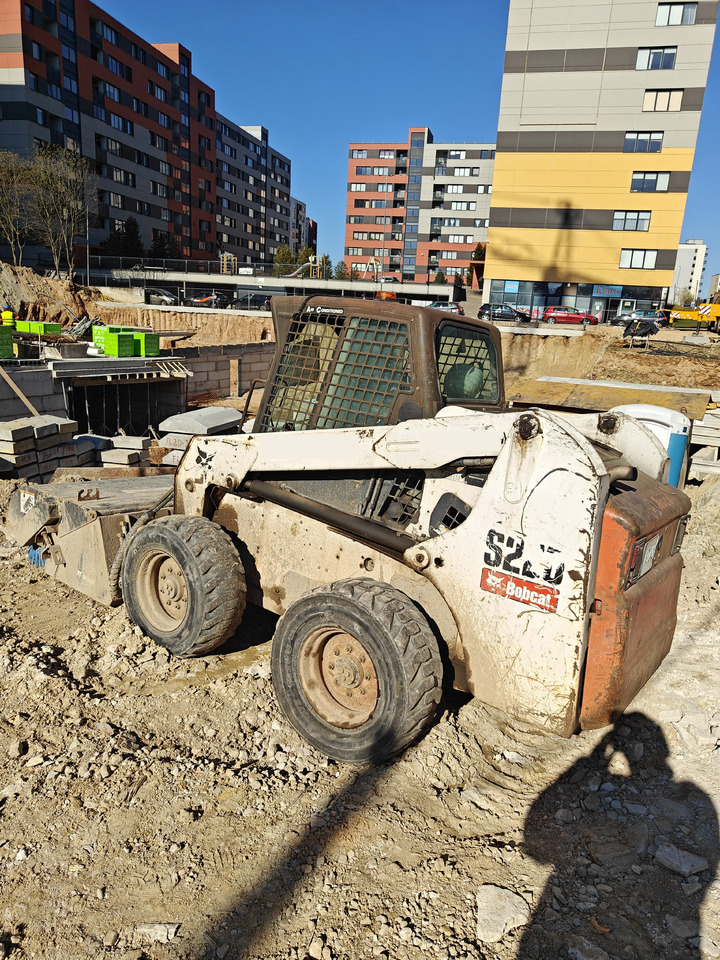 BOBCAT S220 - 스키드 스티어 로더 : 사진 1 BOBCAT S220 - 스키드 스티어 로더 : 사진 1