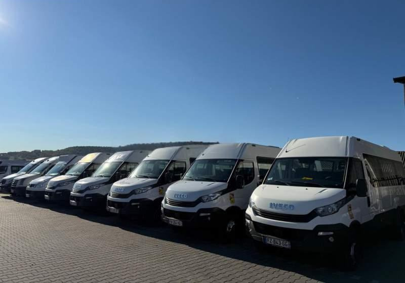 Iveco DAILY / CRAFTER / SPRINTER / WING / 23 MIEJSCA - 소형 버스, 승합차 : 사진 1 Iveco DAILY / CRAFTER / SPRINTER / WING / 23 MIEJSCA - 소형 버스, 승합차 : 사진 1