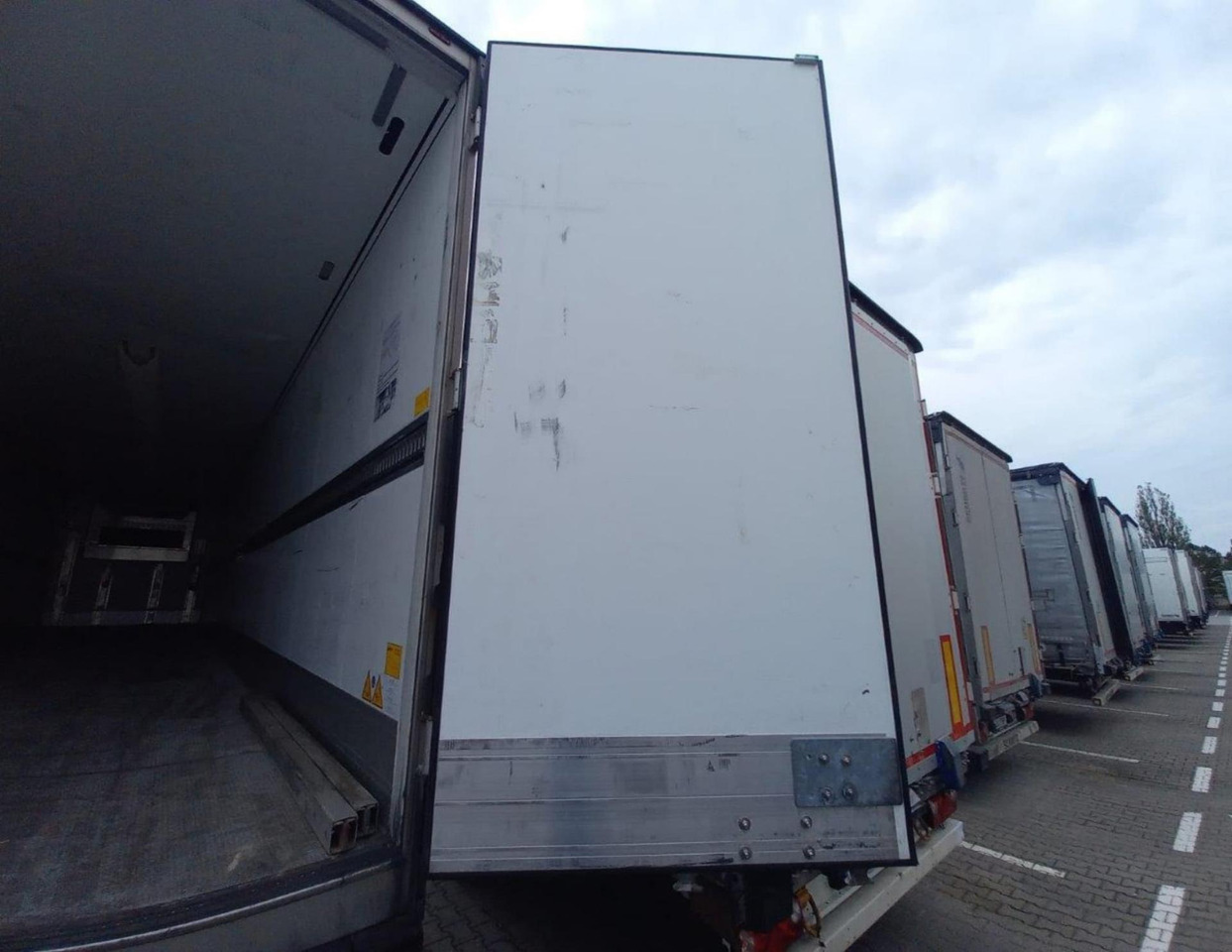 2022 Schmitz Cargobull SKO FP 45 Carrier Vector 1550 - 냉동 세미 트레일러 : 사진 2 2022 Schmitz Cargobull SKO FP 45 Carrier Vector 1550 - 냉동 세미 트레일러 : 사진 2