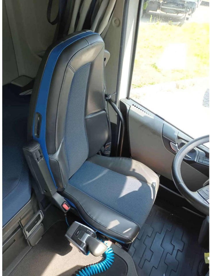 2023 Volvo FH 460 Globetrotter XL i-Save Side Skirts - 기타 기계 : 사진 3 2023 Volvo FH 460 Globetrotter XL i-Save Side Skirts - 기타 기계 : 사진 3