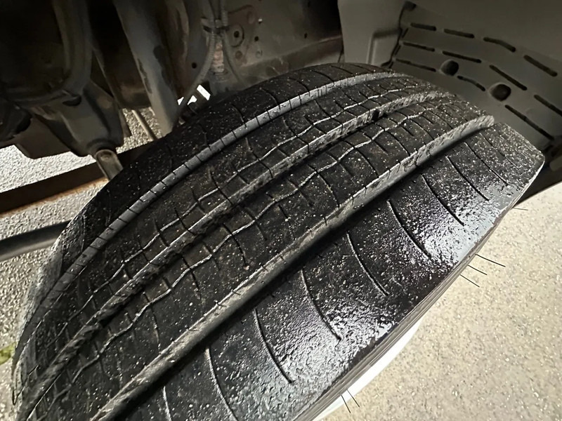 Mercedes-Benz Atego 815 / NL TRUCK / EURO 3 / LOW KM / BOX+LIFT / MANUAL / ANALOG TACHO - 박스 트럭 : 사진 4 Mercedes-Benz Atego 815 / NL TRUCK / EURO 3 / LOW KM / BOX+LIFT / MANUAL / ANALOG TACHO - 박스 트럭 : 사진 4