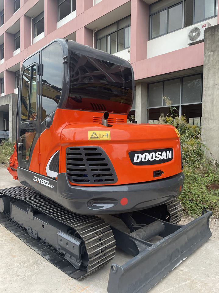 DOOSAN DX60-9C - 크롤러 굴삭기 : 사진 1 DOOSAN DX60-9C - 크롤러 굴삭기 : 사진 1