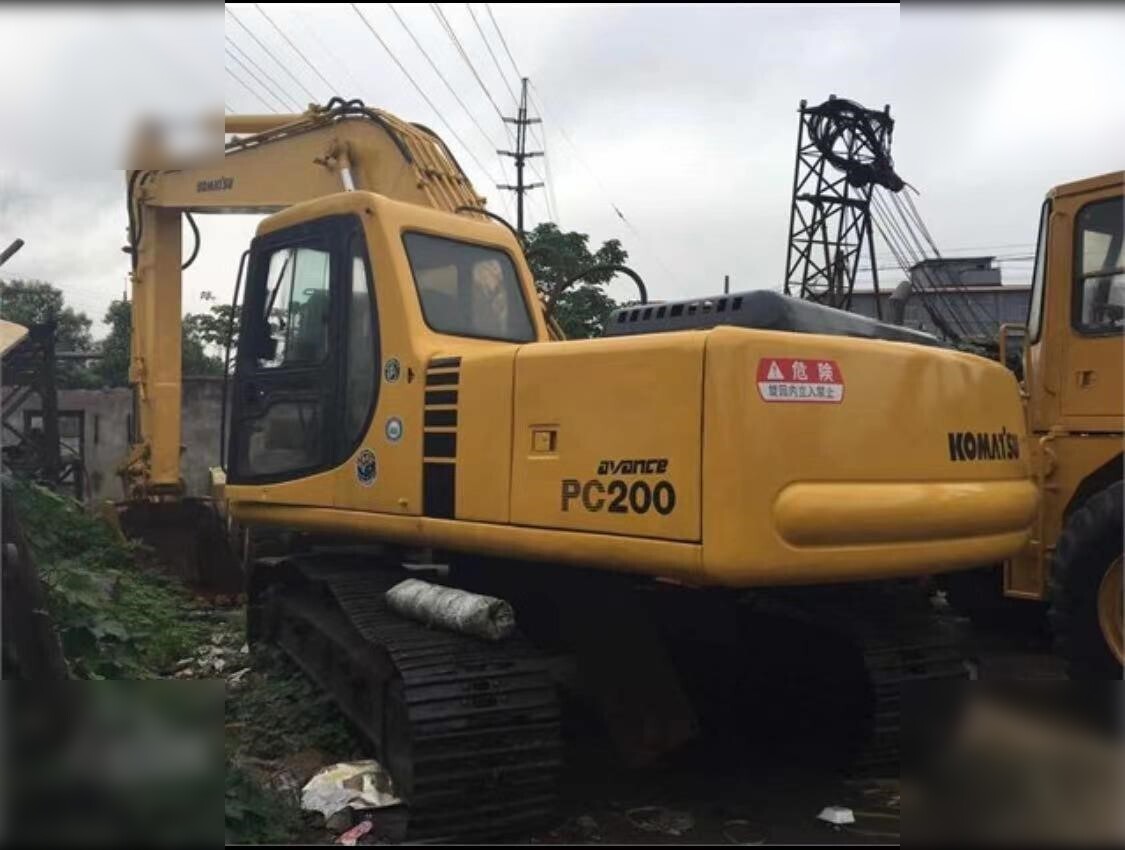 KOMATSU PC200-6 - 크롤러 굴삭기 : 사진 1 KOMATSU PC200-6 - 크롤러 굴삭기 : 사진 1