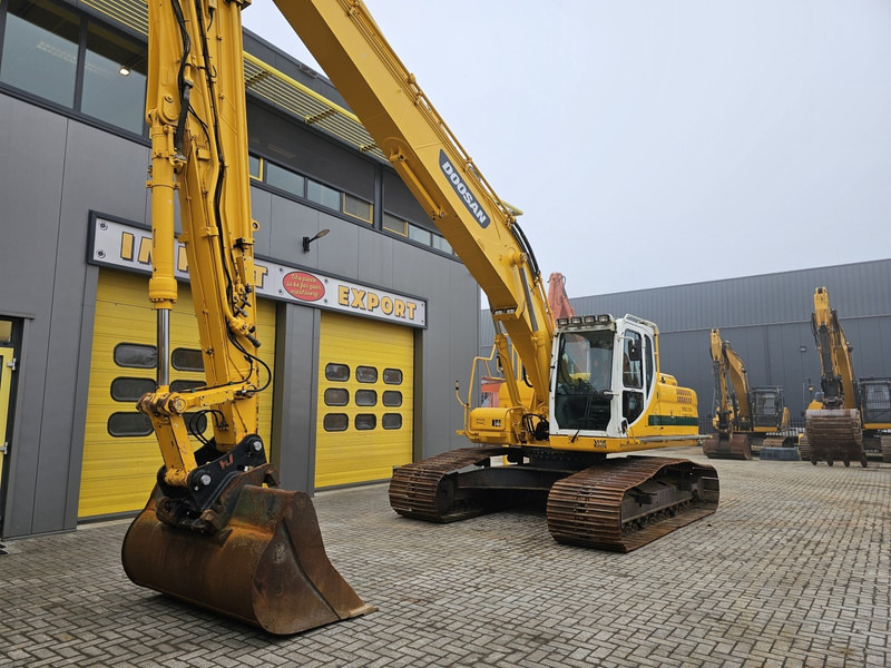 Doosan DX255LC-3 - 크롤러 굴삭기 : 사진 2 Doosan DX255LC-3 - 크롤러 굴삭기 : 사진 2