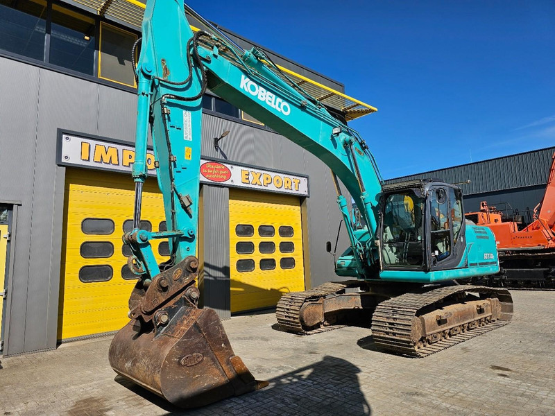 Kobelco SK210LC-9 - 크롤러 굴삭기 : 사진 2 Kobelco SK210LC-9 - 크롤러 굴삭기 : 사진 2