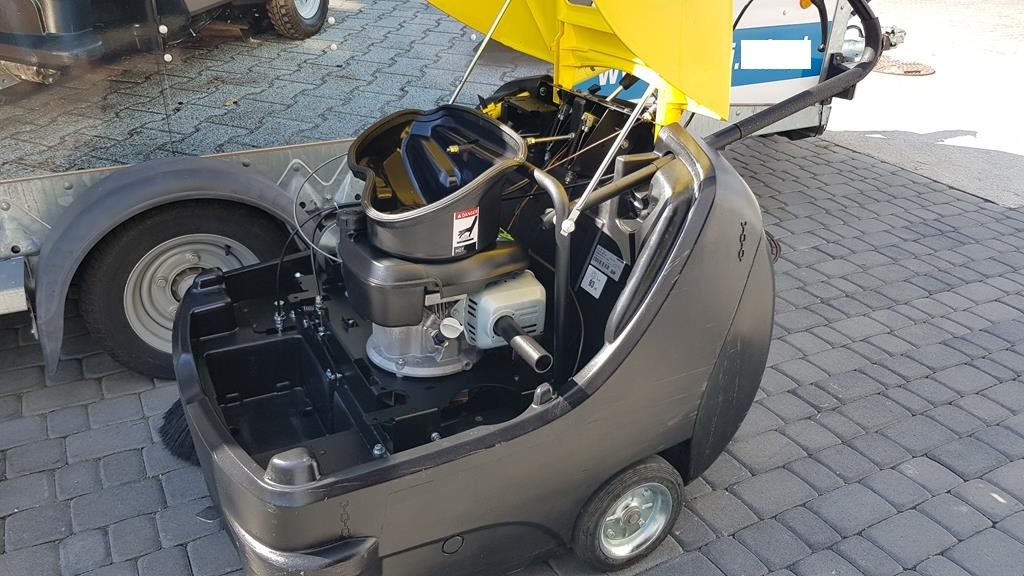 산업용 스위퍼 KÄRCHER KM 85/50 W P Benzin HONDA : 사진 11