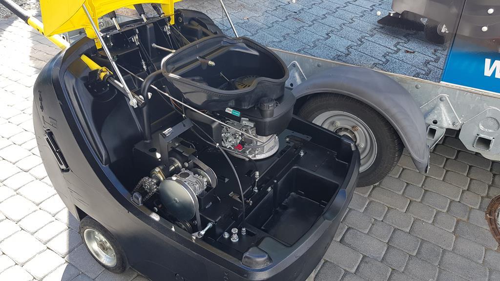 산업용 스위퍼 KÄRCHER KM 85/50 W P Benzin HONDA : 사진 10