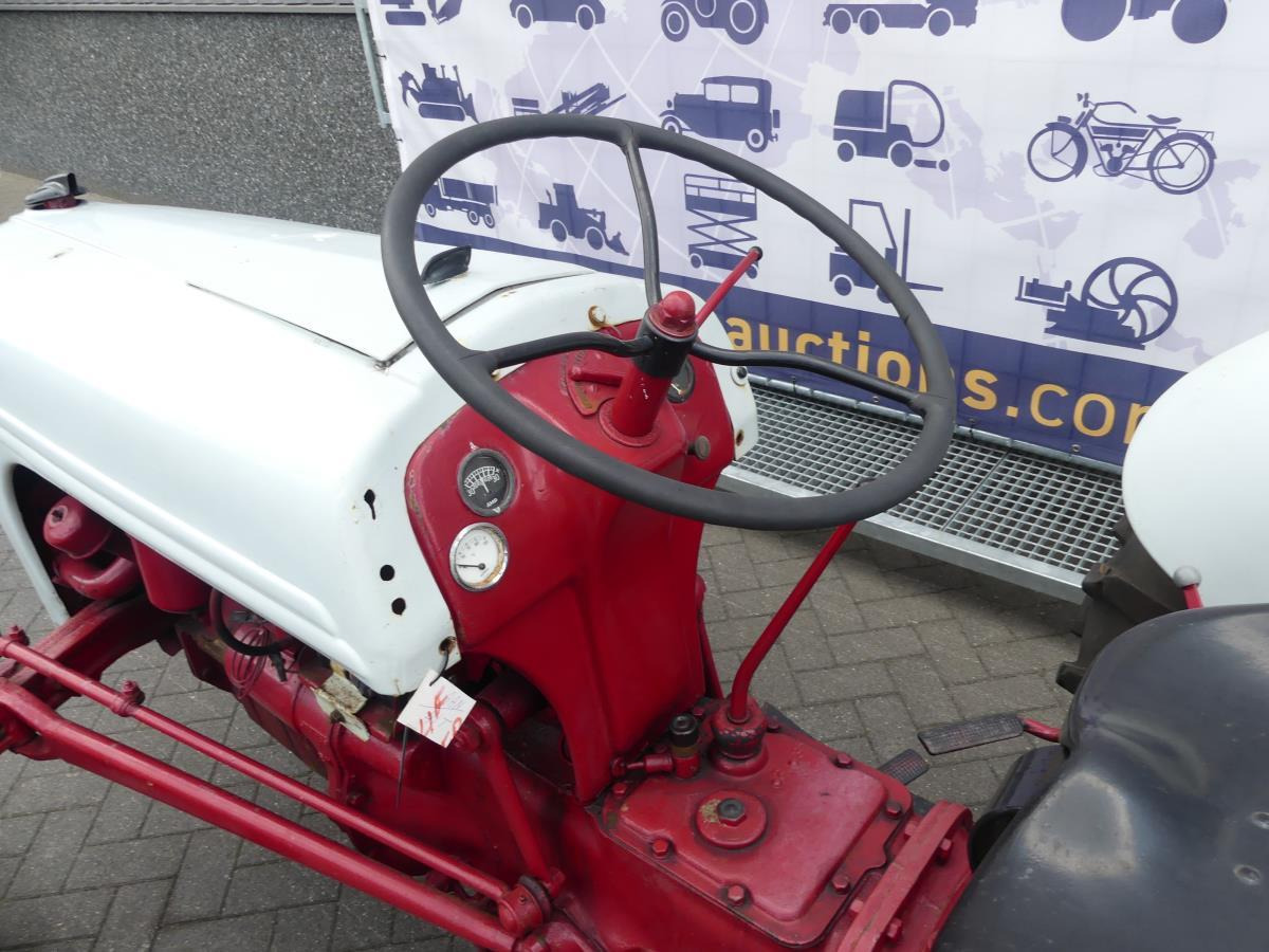 장궤형 트랙터 Ford 8N, Dearborn : 사진 20