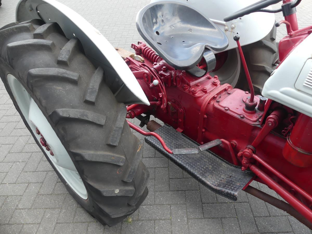 장궤형 트랙터 Ford 8N, Dearborn : 사진 21