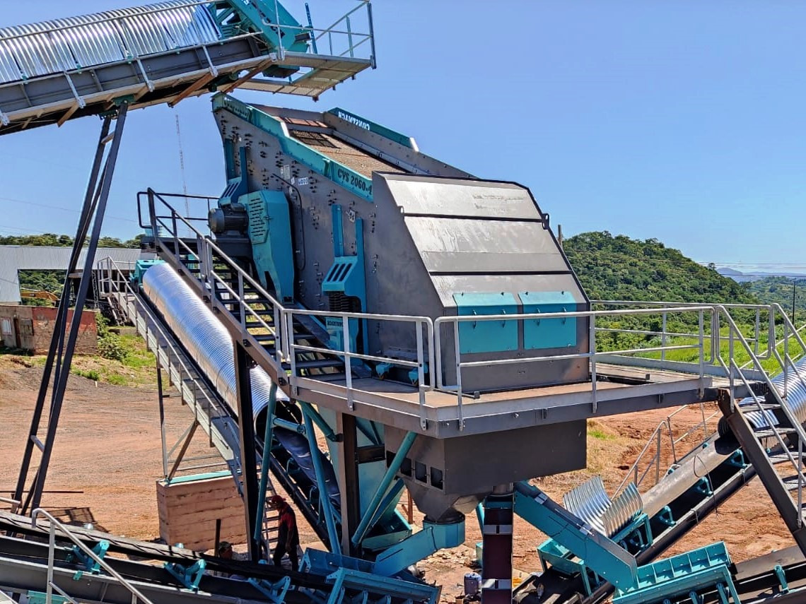 Constmach 140-180 Tph Vibrating Screen 2-3-4 Stages 1800x5000 mm - 스크리너 : 사진 1 Constmach 140-180 Tph Vibrating Screen 2-3-4 Stages 1800x5000 mm - 스크리너 : 사진 1