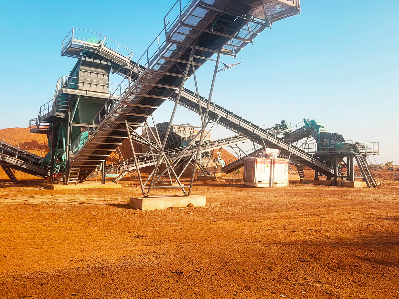 Constmach Stationary Basalt Stone Crushing Plant 250-300 Tph - 크러셔 : 사진 2 Constmach Stationary Basalt Stone Crushing Plant 250-300 Tph - 크러셔 : 사진 2