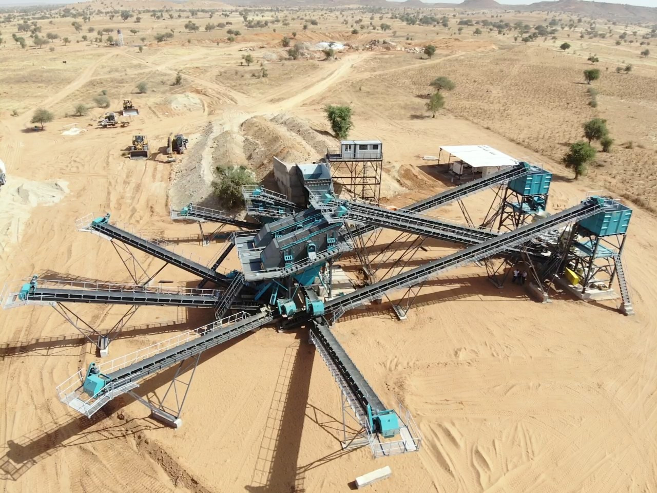 Constmach Stationary Stone Crushing and Screening Plant 50 to 1,000 TPH - 크러셔 : 사진 5 Constmach Stationary Stone Crushing and Screening Plant 50 to 1,000 TPH - 크러셔 : 사진 5