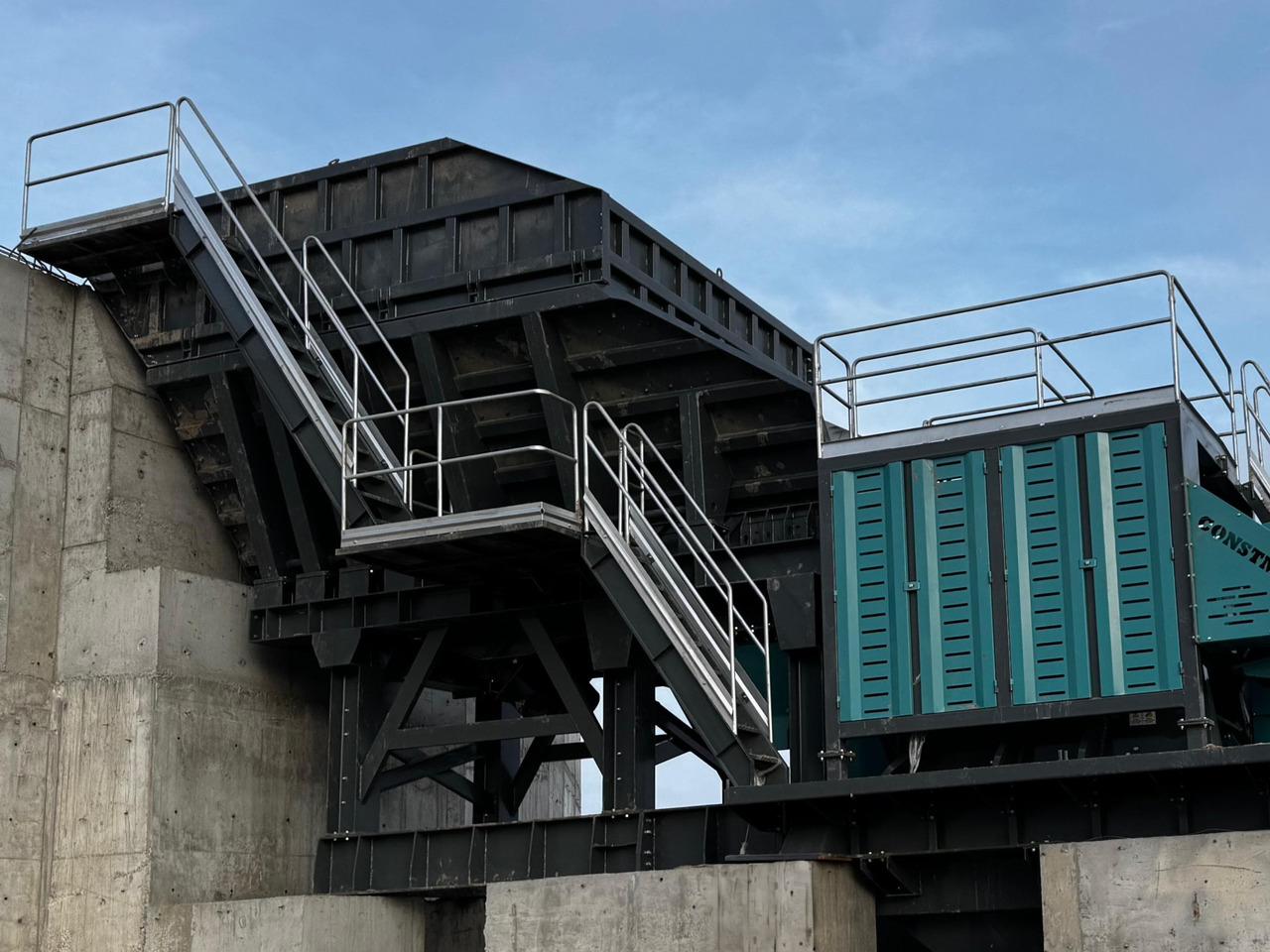Constmach Vibrating Bunker Feeder In Capacities From 80 To 500 Tons - 광산 기계 : 사진 5 Constmach Vibrating Bunker Feeder In Capacities From 80 To 500 Tons - 광산 기계 : 사진 5