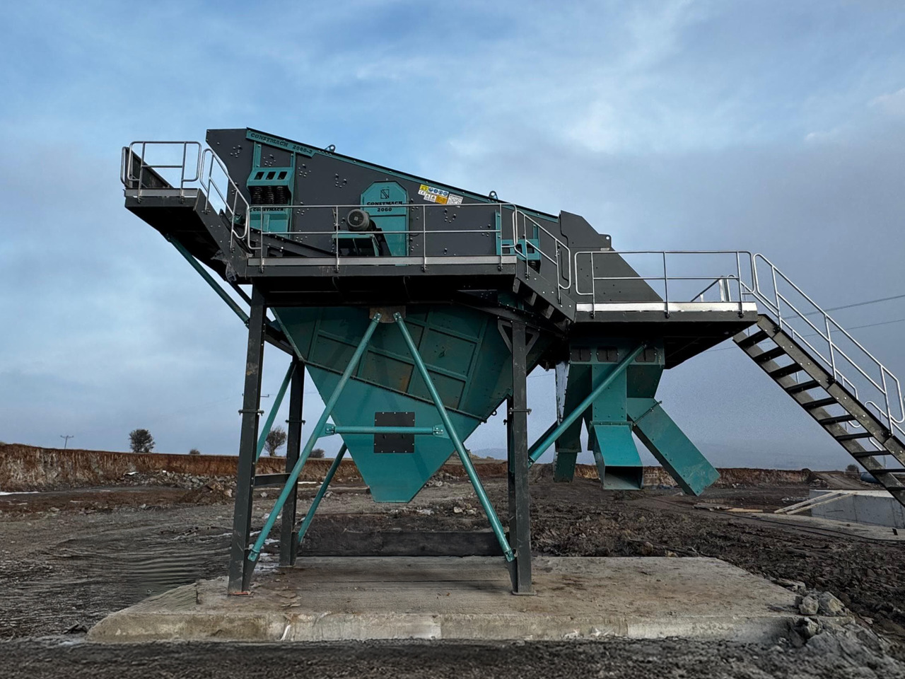 Constmach Vibrating Screen Systems 70-95 Tph 2-3-4 Stages 1200x4000 Mm - 스크리너 : 사진 1 Constmach Vibrating Screen Systems 70-95 Tph 2-3-4 Stages 1200x4000 Mm - 스크리너 : 사진 1