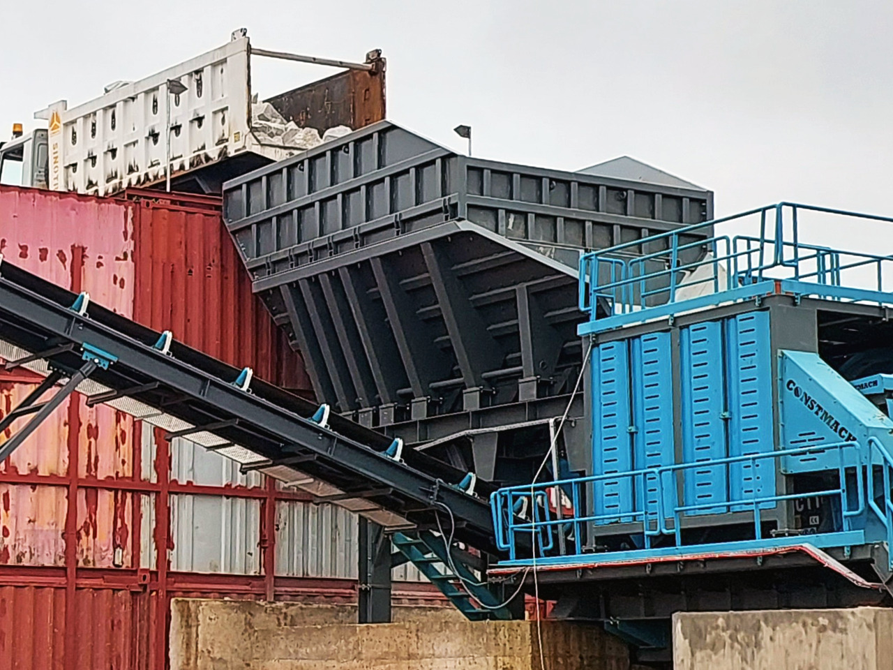 Constmach Vibrationsförderer mit Kapazitäten von 80 bis 500 Tonnen - 광산 기계 : 사진 3 Constmach Vibrationsförderer mit Kapazitäten von 80 bis 500 Tonnen - 광산 기계 : 사진 3