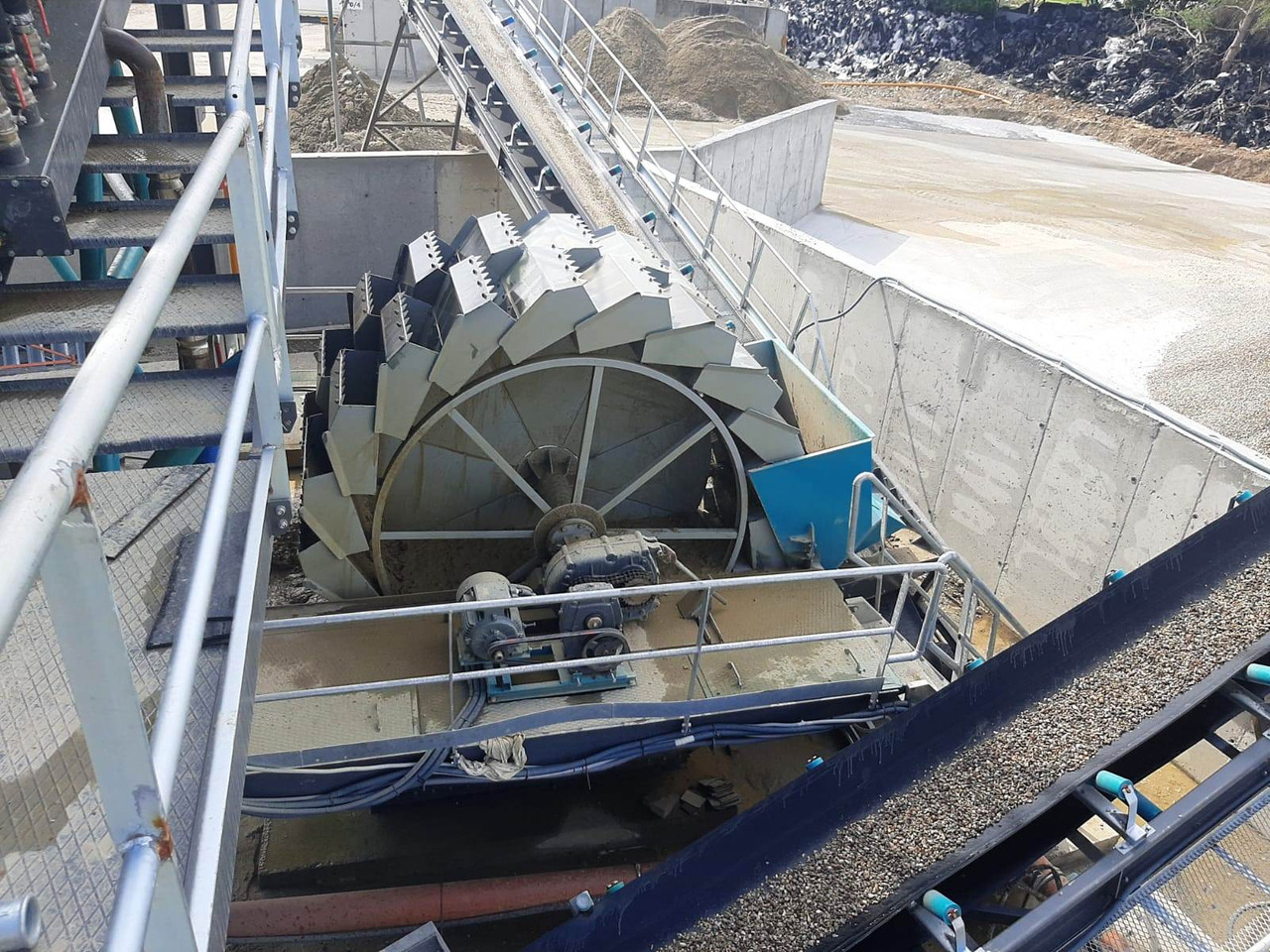 Constmach Wheeled Bucket Sand Washing Machine - 스크리너 : 사진 3 Constmach Wheeled Bucket Sand Washing Machine - 스크리너 : 사진 3