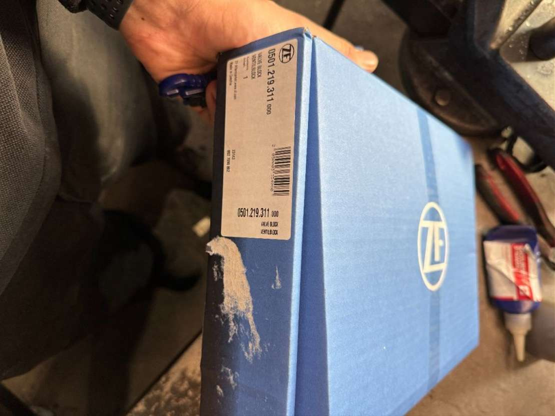 ZF Ventilblock fr 16S Getriebe MAN Iveco - 밸브 트럭 용 : 사진 1 ZF Ventilblock fr 16S Getriebe MAN Iveco - 밸브 트럭 용 : 사진 1