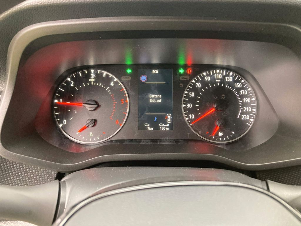 Renault TRAFIC RED VAN FWD E6 L2H1 - 소형 밴 : 사진 3 Renault TRAFIC RED VAN FWD E6 L2H1 - 소형 밴 : 사진 3