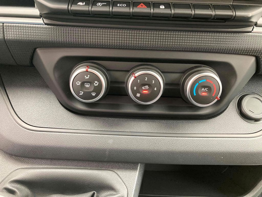 Renault TRAFIC RED VAN FWD E6 L2H1 - 소형 밴 : 사진 5 Renault TRAFIC RED VAN FWD E6 L2H1 - 소형 밴 : 사진 5