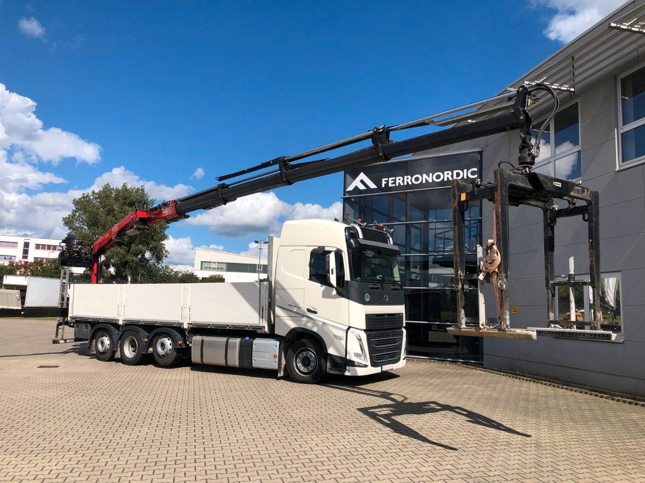 Volvo FH460 8x2 TRIDEM VLA&NLA gelenkt*FASSI F215AS.24 - 드롭사이드/ 플랫베드 트럭, 크레인 트럭 : 사진 2 Volvo FH460 8x2 TRIDEM VLA&NLA gelenkt*FASSI F215AS.24 - 드롭사이드/ 플랫베드 트럭, 크레인 트럭 : 사진 2