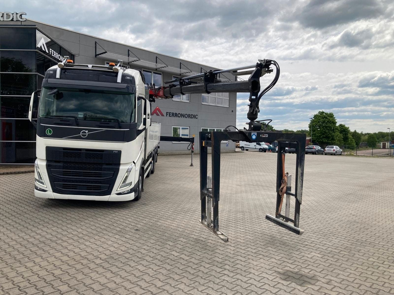 Volvo FH460 8x2 TRIDEM VLA&NLA gelenkt*FASSI F215AS.24 - 크레인 트럭 : 사진 5 Volvo FH460 8x2 TRIDEM VLA&NLA gelenkt*FASSI F215AS.24 - 크레인 트럭 : 사진 5