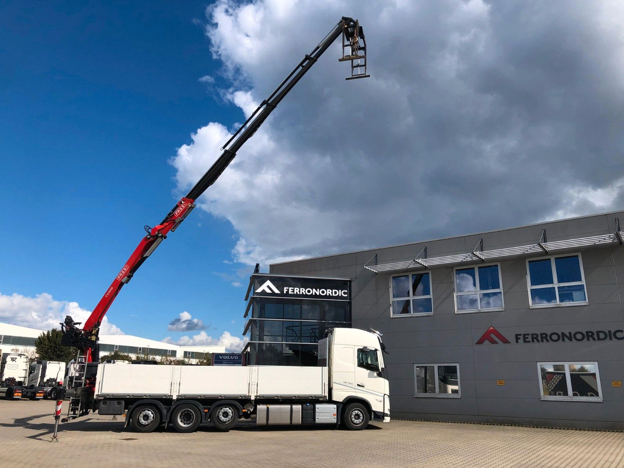 Volvo FH460 8x2 TRIDEM VLA&NLA gelenkt*FASSI F215AS.24 - 드롭사이드/ 플랫베드 트럭, 크레인 트럭 : 사진 1 Volvo FH460 8x2 TRIDEM VLA&NLA gelenkt*FASSI F215AS.24 - 드롭사이드/ 플랫베드 트럭, 크레인 트럭 : 사진 1