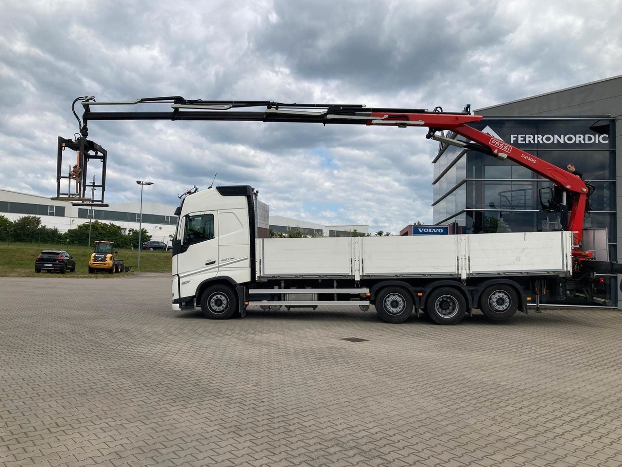 Volvo FH460 8x2 TRIDEM VLA&NLA gelenkt*FASSI F215AS.24 - 크레인 트럭 : 사진 1 Volvo FH460 8x2 TRIDEM VLA&NLA gelenkt*FASSI F215AS.24 - 크레인 트럭 : 사진 1