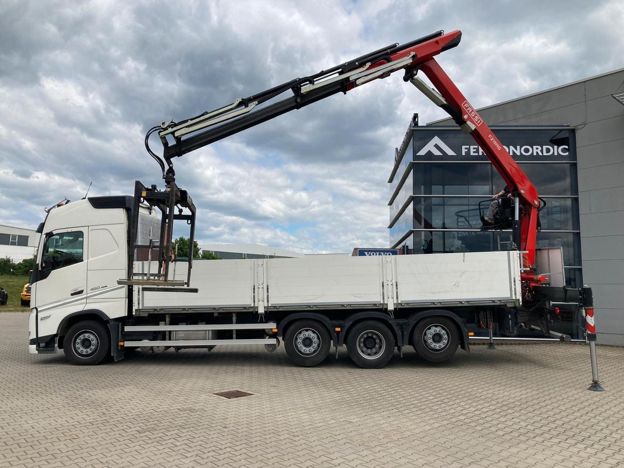 Volvo FH460 8x2 TRIDEM VLA&NLA gelenkt*FASSI F215AS.24 - 크레인 트럭 : 사진 4 Volvo FH460 8x2 TRIDEM VLA&NLA gelenkt*FASSI F215AS.24 - 크레인 트럭 : 사진 4