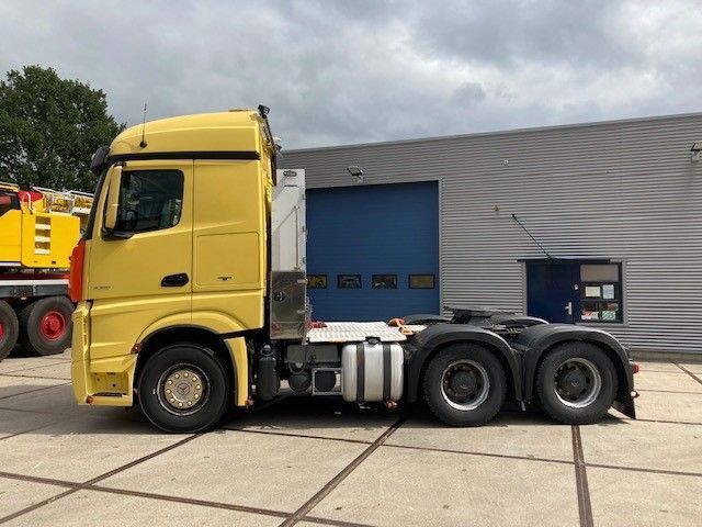 Mercedes-Benz Actros 3351 6x4 - 트랙터 유닛 : 사진 2 Mercedes-Benz Actros 3351 6x4 - 트랙터 유닛 : 사진 2