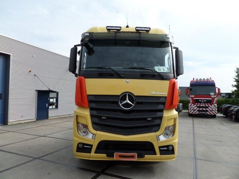 Mercedes-Benz Actros 3351 6x4 - 트랙터 유닛 : 사진 2 Mercedes-Benz Actros 3351 6x4 - 트랙터 유닛 : 사진 2