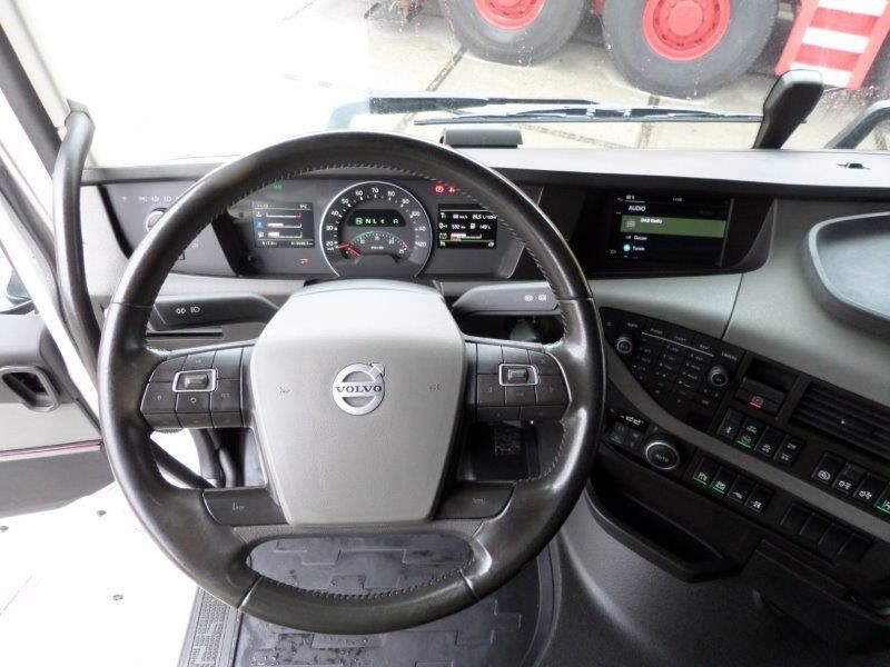 Interior photo 1: 트랙터 유닛 Volvo FH 540 6x2