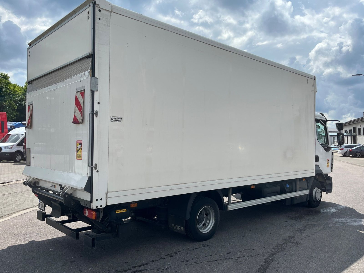 Renault D7.5 210 Kofferaufbau mit LBW - 박스 밴 : 사진 4 Renault D7.5 210 Kofferaufbau mit LBW - 박스 밴 : 사진 4