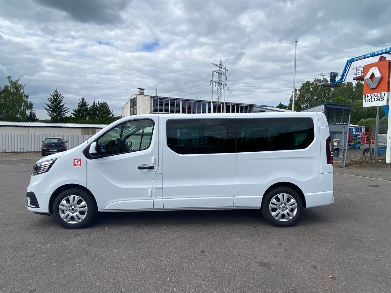 Renault TRAFIC RED KOMBI - 소형 버스, 승합차 : 사진 4 Renault TRAFIC RED KOMBI - 소형 버스, 승합차 : 사진 4