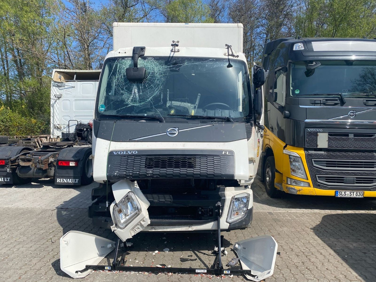 Volvo FL 16.280 Koffer Unfallschaden - 박스 트럭 : 사진 1 Volvo FL 16.280 Koffer Unfallschaden - 박스 트럭 : 사진 1