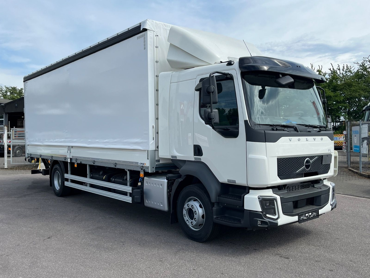 Volvo FL16.280 Junge Schiebeplane - 커튼사이더 트럭 : 사진 3 Volvo FL16.280 Junge Schiebeplane - 커튼사이더 트럭 : 사진 3