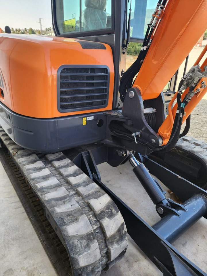 DOOSAN DX63R-3 - 미니 굴삭기 : 사진 5 DOOSAN DX63R-3 - 미니 굴삭기 : 사진 5
