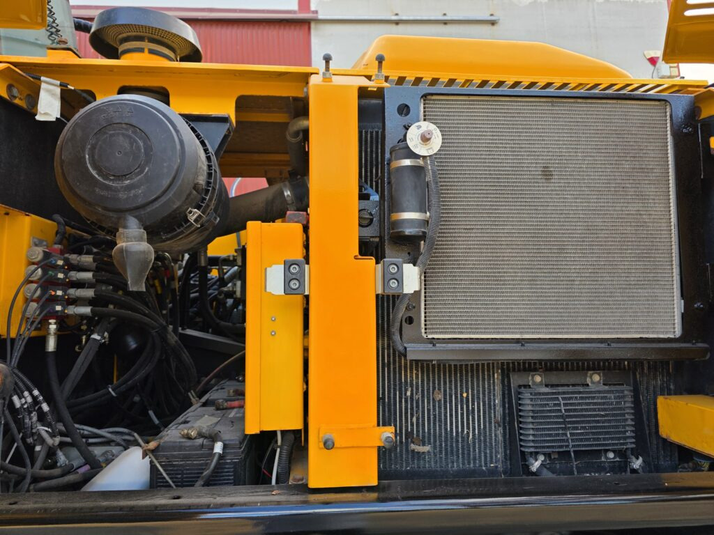 휠 굴삭기 JCB JS200WT4 : 사진 8