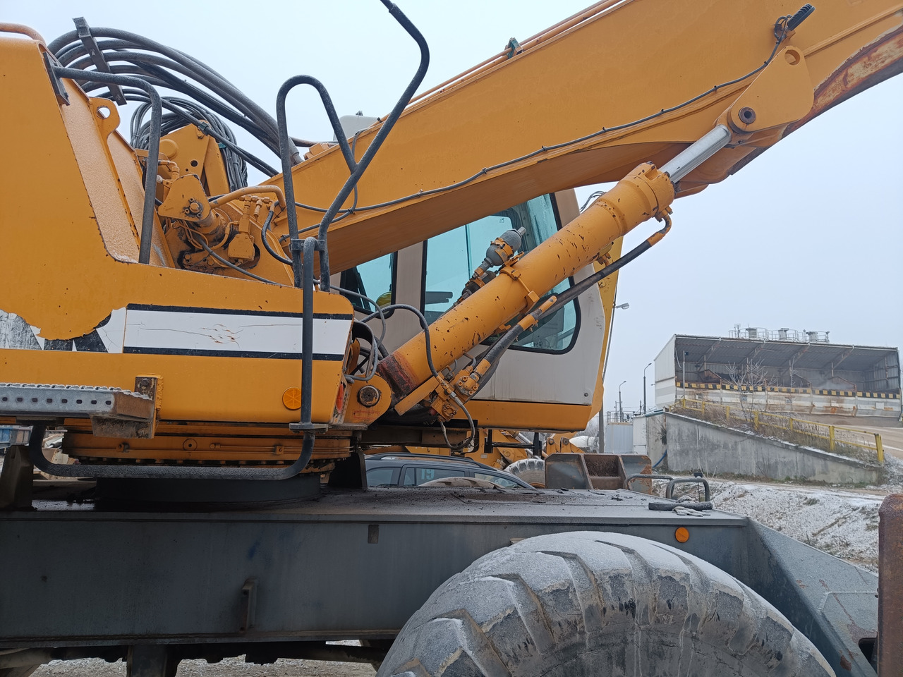 폐기물/ 산업 처리기 LIEBHERR A 932 Litronic : 사진 6