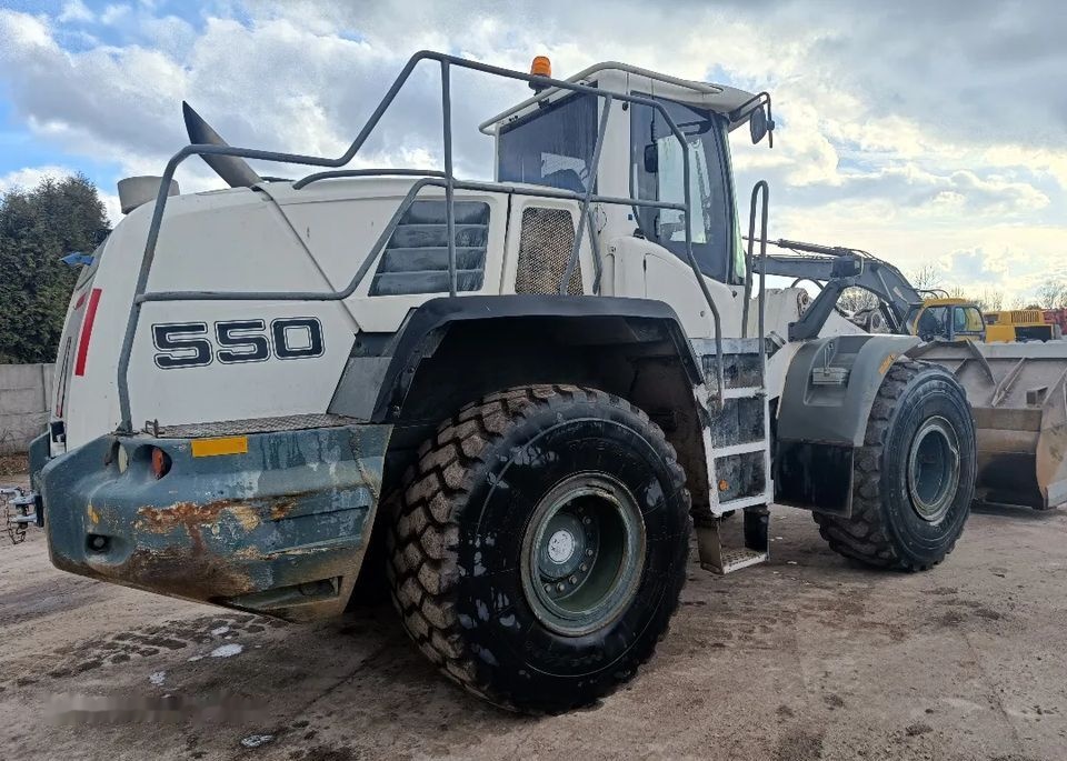 Liebherr L550 2plus2 długi wysięgnik wysypu - 휠 로더 : 사진 3 Liebherr L550 2plus2 długi wysięgnik wysypu - 휠 로더 : 사진 3