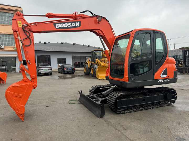 Doosan DX75-9C Used Excavator Crawler Second Hand Korean Engine DX75-9C Small Digger for Home or Farm - 크롤러 굴삭기 : 사진 4 Doosan DX75-9C Used Excavator Crawler Second Hand Korean Engine DX75-9C Small Digger for Home or Farm - 크롤러 굴삭기 : 사진 4