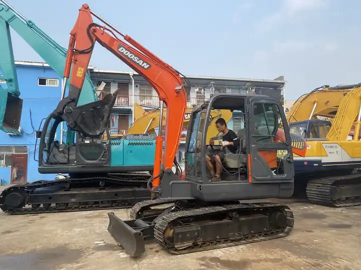 Used doosan 6ton dx60 excavator on sale in stock - 크롤러 굴삭기 : 사진 5 Used doosan 6ton dx60 excavator on sale in stock - 크롤러 굴삭기 : 사진 5